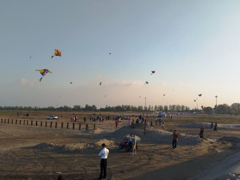 جشنواره بادبادک‌ها در بندر کیاشهر+ تصاویر