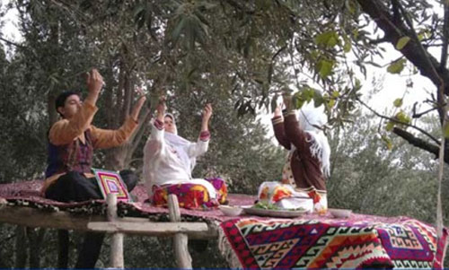 آیین های طلب باران در ایران: از هفت کچل، شاه بارون، بَزَک کردن جمجۀ الاغ تا سنگ های باران ساز