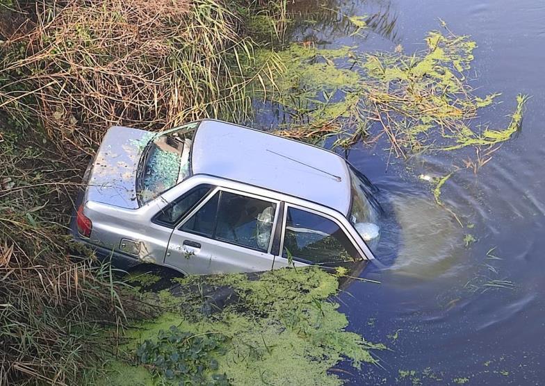 یک دستگاه پراید به داخل رودخانه دستک کیاشهر سقوط کرد