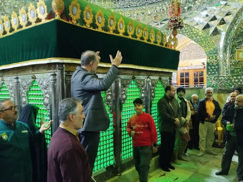 غبارروبی و گلاب شویی ضریح حرم مطهر سلطان سید جلال الدین اشرف(ع) برگزارشد