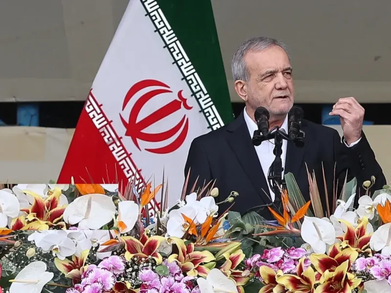 پزشکیان: در پی تقابل با مردم نیستیم و آمادهایم صدای مردم را بشنویم /۱۸ و ۱۹ دی غم بزرگی ایجاد کرد، باید این زخم را درمان کنیم /آماده گفتوگو هستیم و براساس خطوط قرمز رهبری حرکت می کنیم/راه دیپلماسی را براساس جهتگیری رهبری پیش گرفتهایم/اعتراض، نعمت است