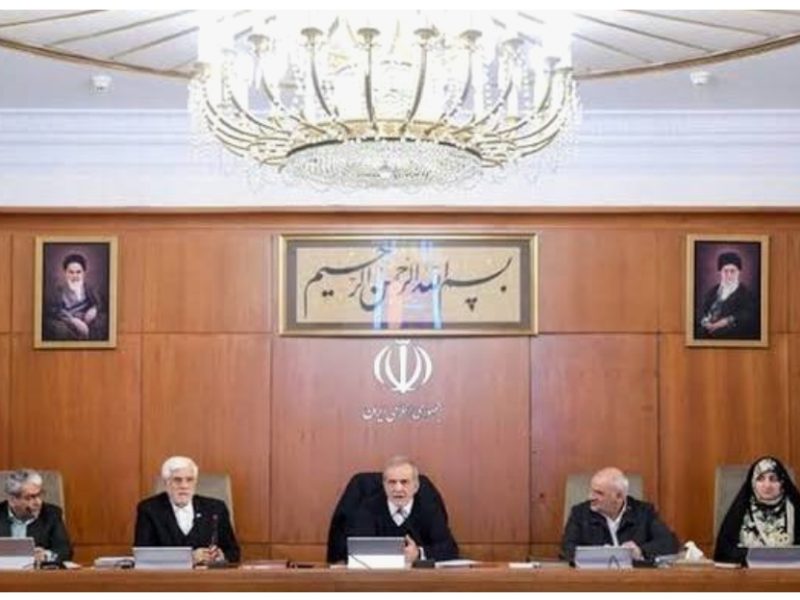 افزایش عیدی سال ۱۴۰۴ کارکنان دولت و بازنشستگان به ۱۰ میلیون تومان