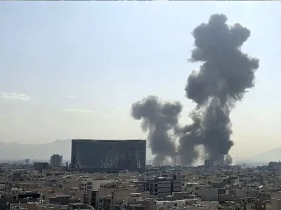 جنگ – روز ۲۹ : اعلام آمادگی یمن برای مداخله در جنگ/ نفت در آستانه ۱۱۵ دلار/ تشکر ترامپ از عربستان بابت کمک علیه ایران/ حمله سوم به نیروگاه بوشهر/ حمله به شمال اسرائیل / حملات شبانه به ۴ متطقه در تهران / آتش سوزی گسترده در پالایشگاه باپکو بحرین/شلیک دوباره موشک‌ها از ایران به فاصله چند دقیقه از موج قبلی/جزئیات ‌حملات هوایی دقایقی قبل در تهران/ حمله مجدد به محدوده دبستان میناب