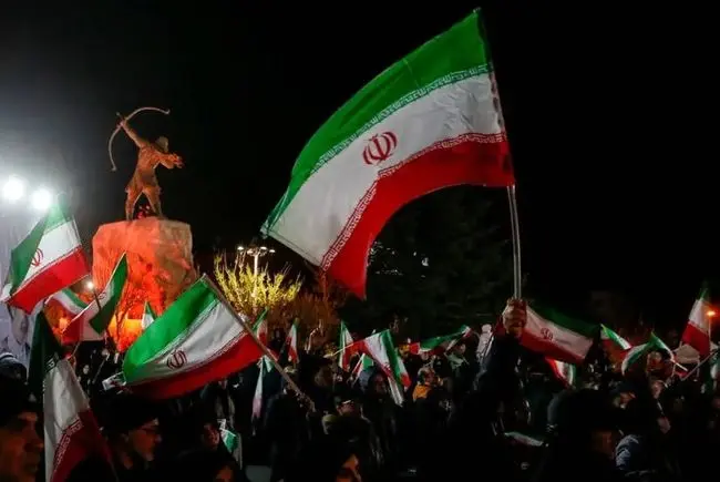 به روز رسانی می شود جنگ – روز ۱۴: تهدید ترامپ به زدن شبکه برق ایران /پاسخ ایران به تهدید ترامپ/هشدار زدن زیرساخت انرژی آمریکا در منطقه/ سقوط هواپیمای سوخت رسان آمریکا/ هشدار آمریکا به شهروندانش برای ترک خاک عراق / آغاز شلیک موشک به اسرائیل/ حمله پهپادی به سفارت آمریکا در بغداد /صدای آژیرها در شمال اسرائیل/صدای انفجارهای شدید در تهران /آژیر خطر در پایگاه انجیرلیک ترکیه /حملات هوایی به اهواز، قم و اصفهان