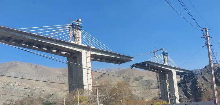 جنگ روز ۳۶ : سرنگونی ۲ جنگنده آمریکایی در ایران/ ابهام در سرنوشت خلبان دوم آمریکایی/ ۲ بالگرد آمریکایی عملیات نجات هدف قرار گرفت/ توقف تولید آلومینیوم در امارات و بحرین/شهادت ۲۴ کادر درمان/مراکز تجاری عربستان در پی هشدارهای ایران تا اطلاع ثانوی تعطیل شدند/حمله دشمن به منطقه ویژه پتروشیمی ماهشهر/وقوع چند انفجار مهیب در امارات/انهدام موشک کروز آمریکایی در استان مرکزی/پنجمین حمله آمریکا و اسرائیل به خط مرزی جزیره مینو