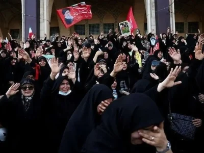 حضور پر رنگ زنان در تشییع رهبر؛ امری مدرن در دل آیینی سنتی