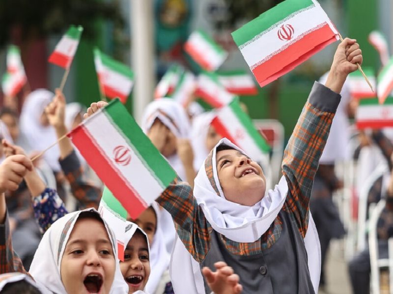 بازگشت به نیمکت‌ها؛ استقبال از ۳۷۰ هزار دانش‌آموز در مدارس گیلان