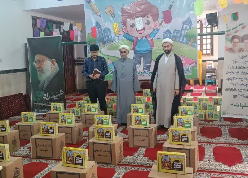 توزیع ۲۱۰ بسته نوشت‌افزار در قالب طرح «مهر تحصیلی» میان دانش‌آموزان کم‌برخوردار